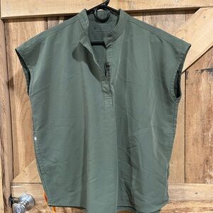 Women’s FIGS moss scrubs M/L set